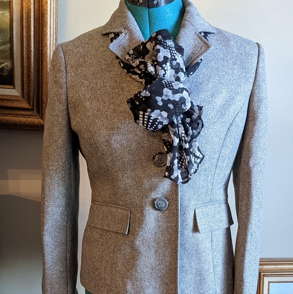 Le Suit Petite Gray Blazer with Scarf - 2P - Picture 3 of 10